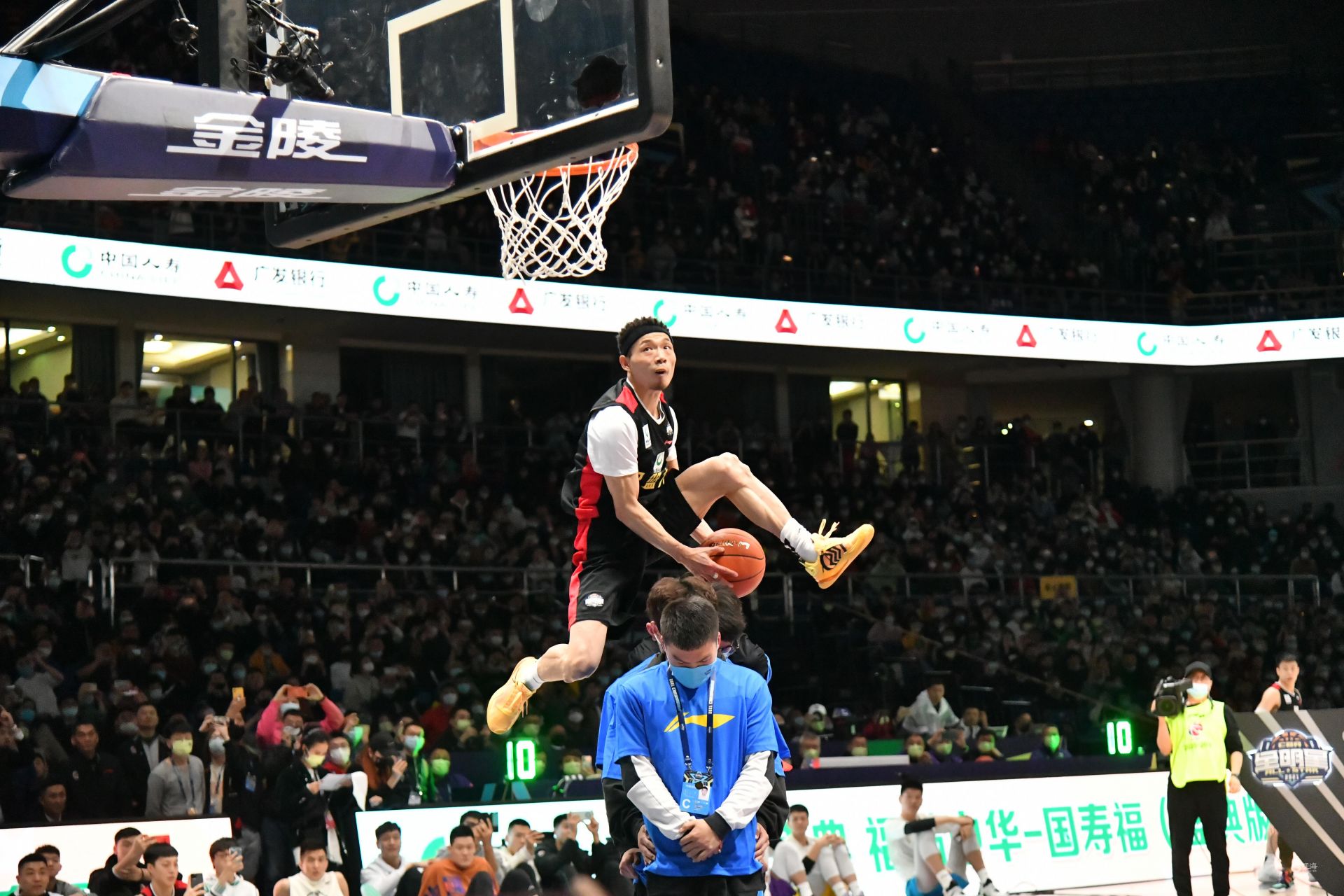 起了广泛关 起了广泛关