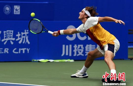 足球赛中 足球赛中