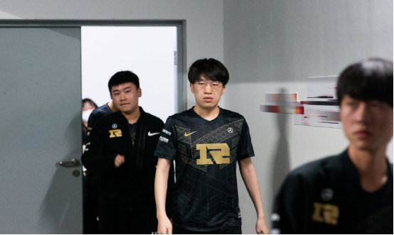 对青训与租 对青训与租